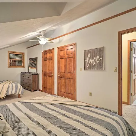 Spacious Oneida Retreat With Game Room!
